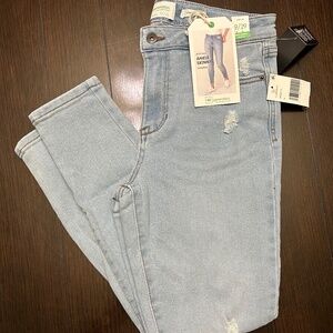 NWT. RE generation by Celebrity Pink mid-rise Ankle Skinny Meadow Jeans